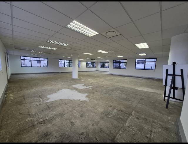 320M² OFFICE TO LET IN SUNNINGHILL